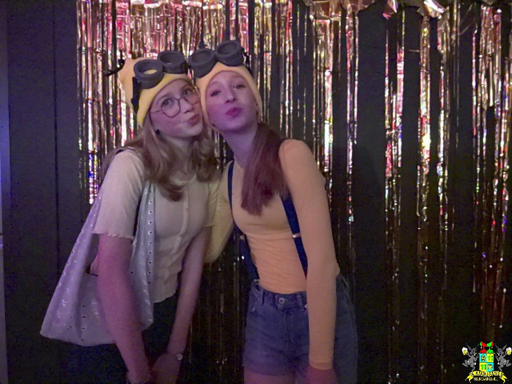 ../Images/Jeugd Opwarmbal Photobooth 041.jpg